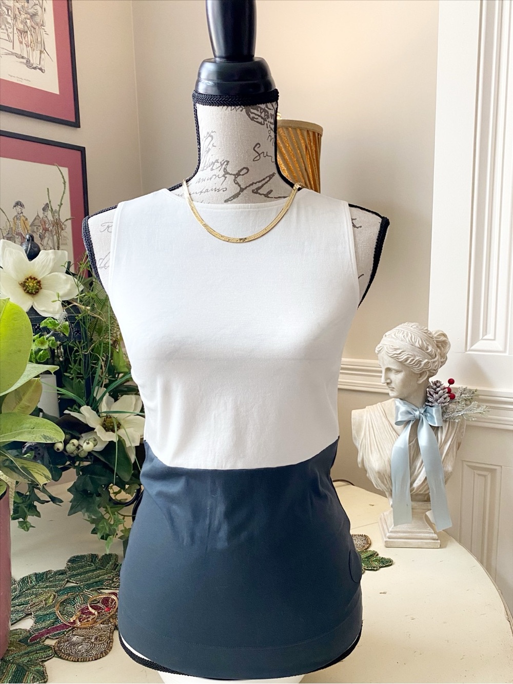 AKRIS PUNTO Sleeveless Colorblock Top in White and Slate Size 6 EXCELLENT